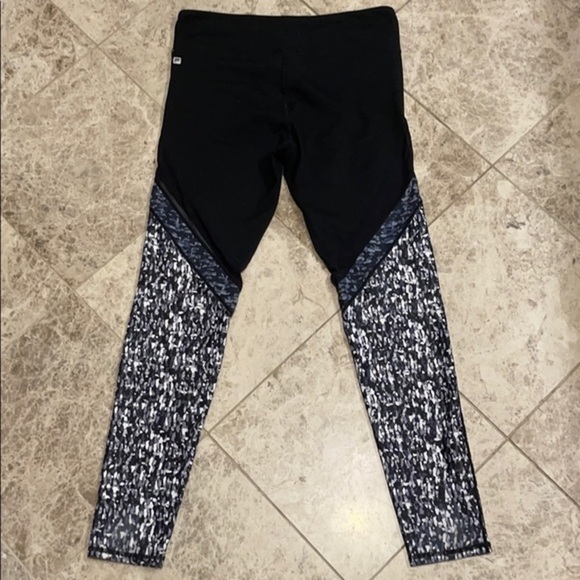 Fabletics Mid-Rise Mesh Powerhold Legging Medium - Picture 8 of 15